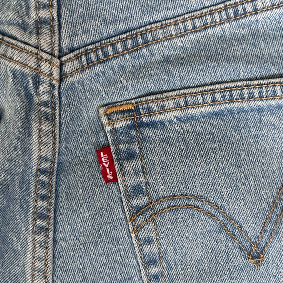 Levi’s | Premium Ribcage Short - Picture 9 of 9